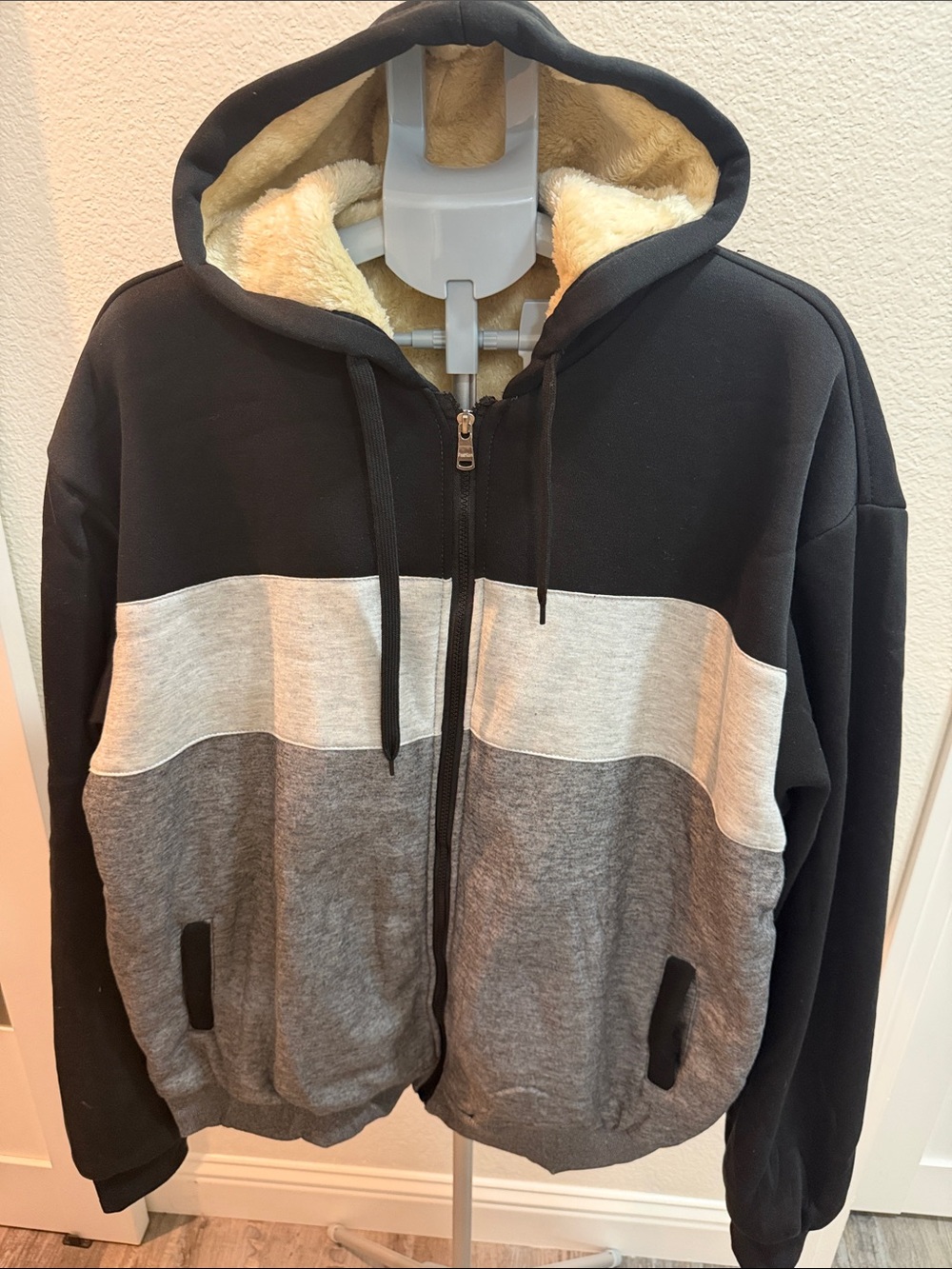 Men's Colorblock Sherpa-Lined Zip-Up Hoodie in Black and Gray